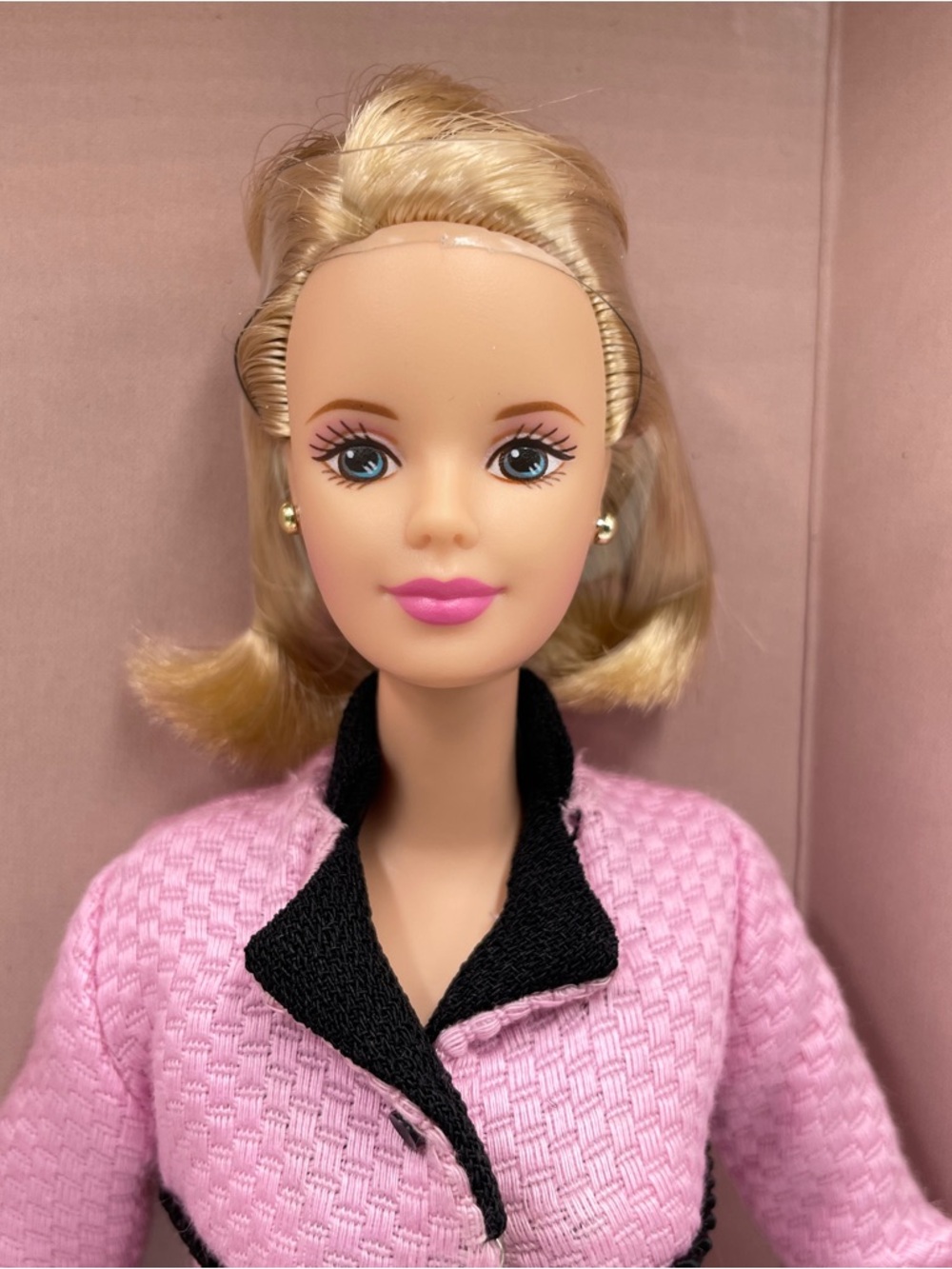 Vintage Avon Representative Barbie Doll Blonde Special Edition 1998 NRFB - Picture 5 of 13